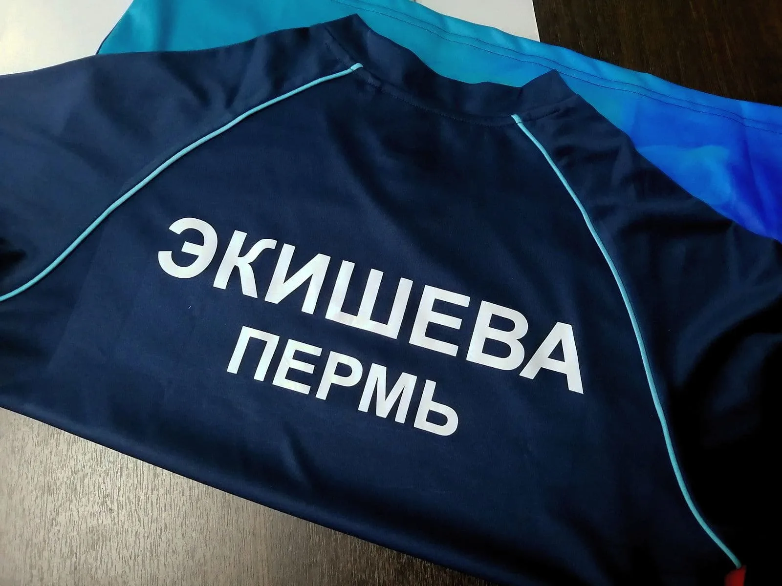 Футболка с нанесением логотипа — сублимация