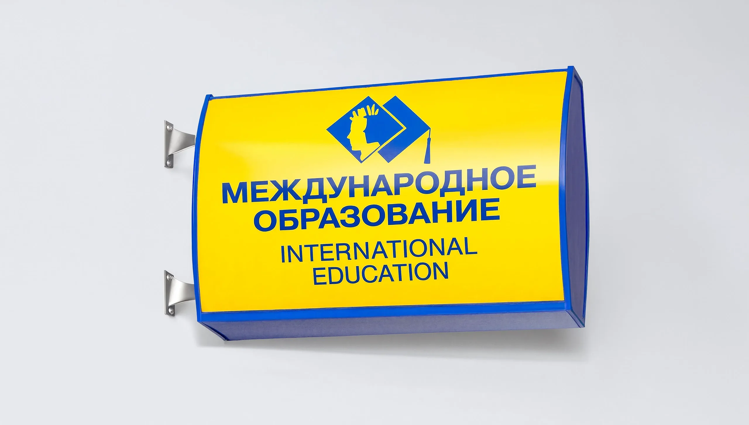 Кронштейнный световой короб на фасаде — образец